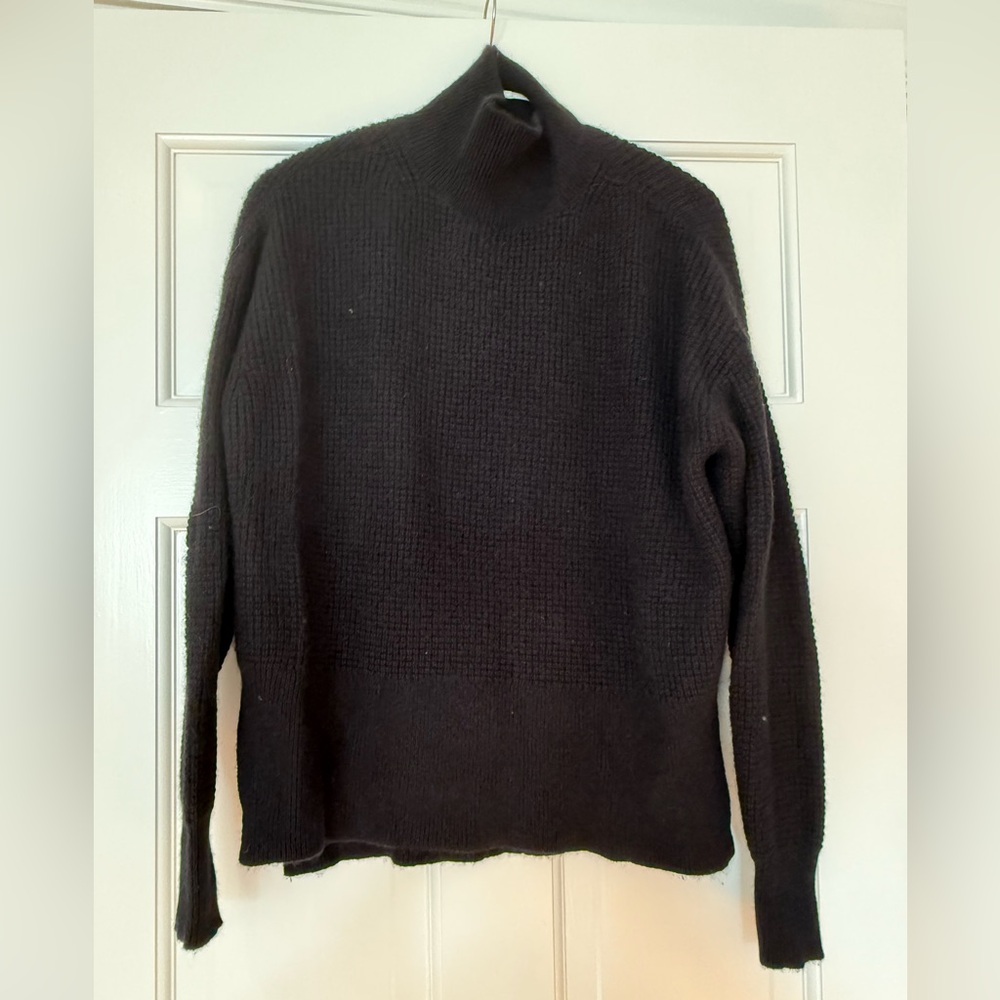 Everlane Cropped Cashmere Waffle Turtleneck Sweater